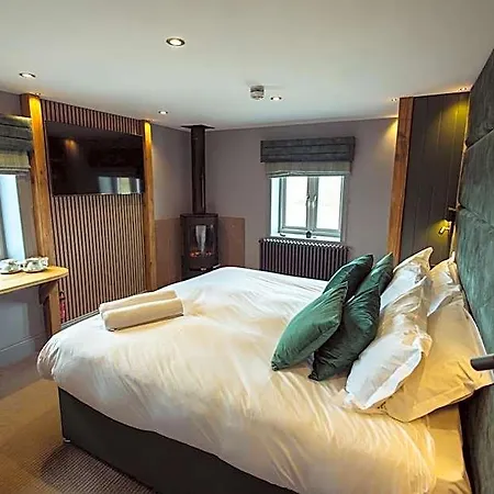 The Tan Hill Hotel 4*