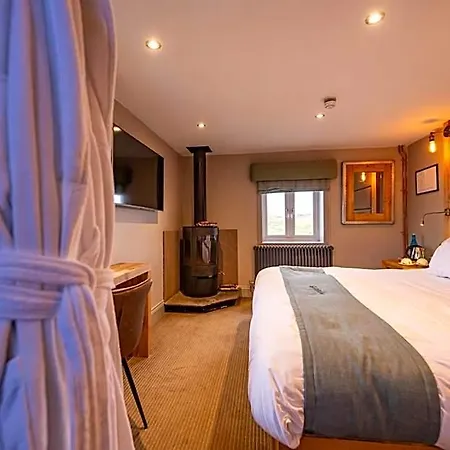 The Tan Hill Hotel 4*